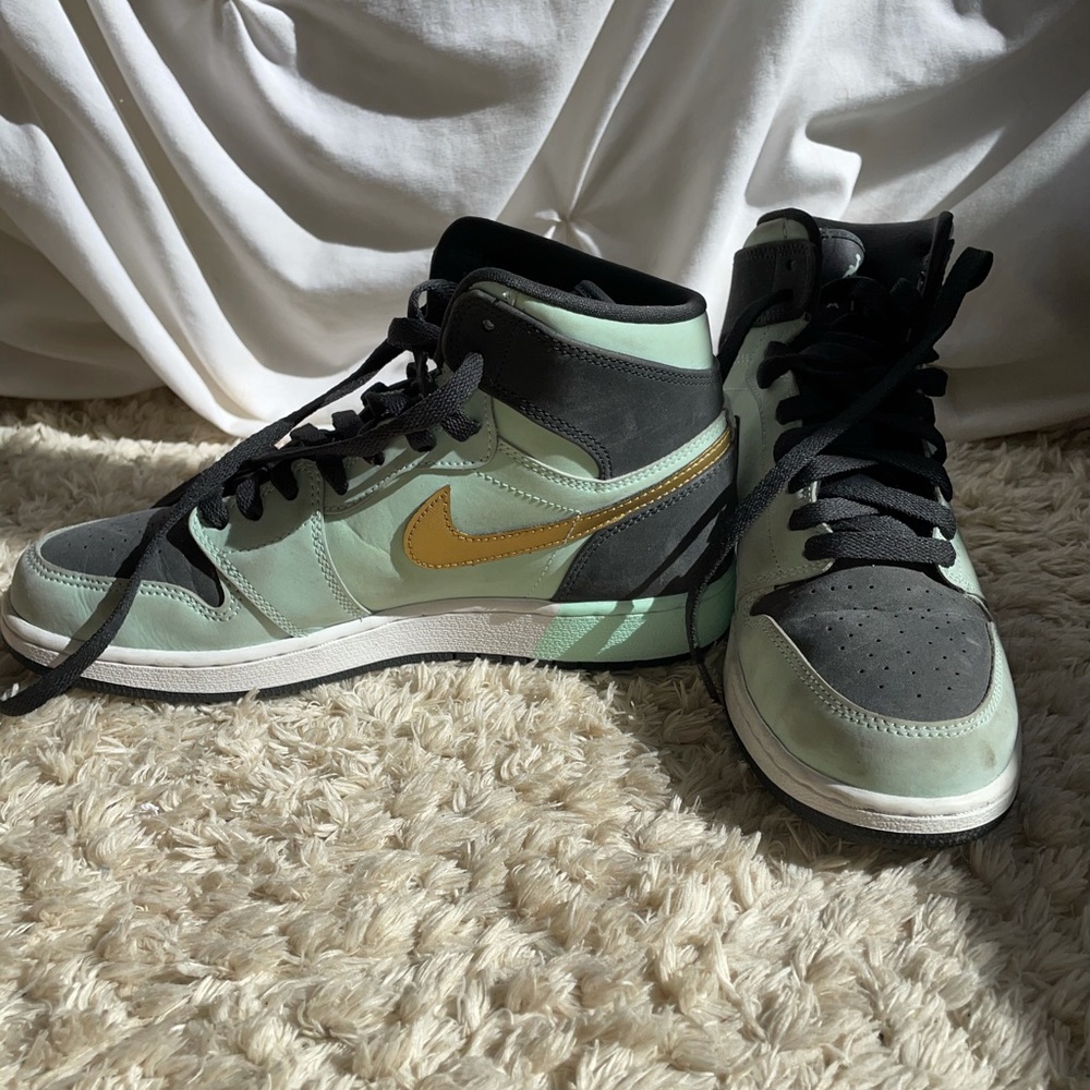 Air Jordans 1 Retro High GS “Mint Foam”